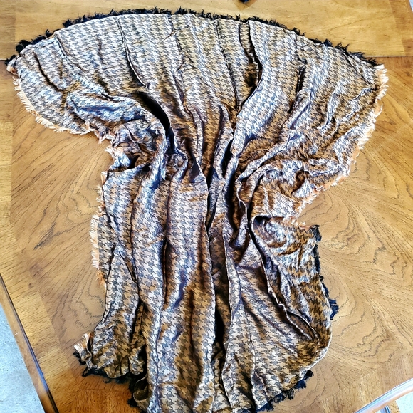 Beautiful Gold & Brown Houndstooth Silk Scarf - Picture 5 of 7
